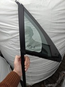 Porsche Macan  95B szyba drzwi prawy przód trójkąt 