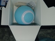 Niebieska interaktywna piłka dla kota samoporuszająca się