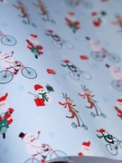 Papier do pakowania "Świąteczny ruch", 76,2 cm x 3,3 m