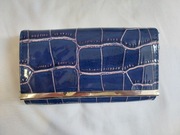 Granatowy portfel John Lewis w stylu croco