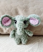 Słonik wykonany na szydełku 