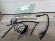 Szyba boczna lewa listwa drzwi BMW M3 g20 21 rok