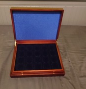 Drewniane pudełko na coiny, monety