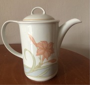 Piękny , stary porcelanowy dzbanek do kawy lub herbaty ILMENAU