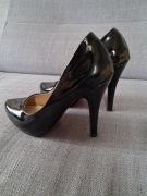 Szpilki na platformie 