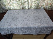 Ręcznie haftowany obrus 115x115