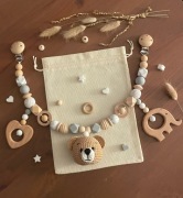 Zawieszka na wózek, girlanda drewniana i szydełkowa grzechotka, styl boho