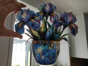 Nowy witraż witrażyk dekoracja okienna bukiet kwiatów irysy