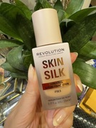 Podkład serum silk skin Makeup Revolution fluid kwas hialuronowy F10.5