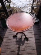 Stolik w stylu angielskim.