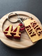 RACE FAN 44 - Custom Brelok F1-style Czerwono-Zloty | Handmade Polska