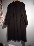 Czarny płaszcz jesień wczesna wiosna