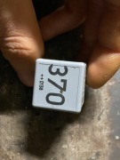 PRZEKAŹNIK 370 AUDI A4B6 8D0951253