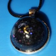 Ręcznie wykonany wisiorek noc -  z żywicy epoksydowej 