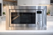 Nowa kuchenka mikrofalowa do zabudowy Bomann MWG2215 EB