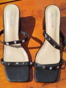 Nowe czarne klapki na słupku Public Desire 40