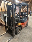 Wózek Widłowy TOYOTA 42-7FGF18 2001R.