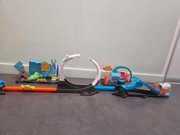 3 zestawy hot wheels + skrzynka na auta