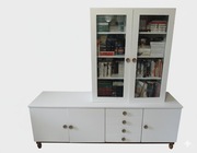 Elegancki Regał / Witryna PRL po Renowacji + Komoda – Biały Zestaw Vintage