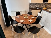 Nowoczesny Stół do Jadalni o Średnicy 120 cm z Nieliniowym Kształtem