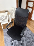 Fotel biurowy obrotowy – siatkowe oparcie, regulowany