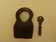 Stara zabytkowa kłódka z kluczykiem, kłódka Brand Czechosłowacja retro