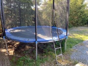 Duża trampolina ogrodowa dla dzieci z drabinką