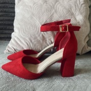 deezee czerwone czolenka sandały słupek klocek 38