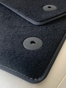 Oryginalny dywanik welurowy obszyty skórą INSIGNIA od 2014 tył prawy