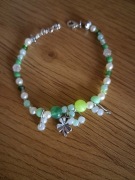 Bransoletka handmade z koralików z zawieszkami, zielona 23cm