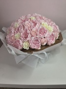 Bukiet z 60 kwiatów mydlanych – róże i piwonie elegancki prezent