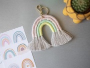 Brelok tęcza handmade do plecaka dla dziewczynki