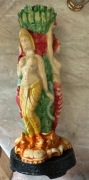 Ceramiczny wazon figuralny vintage – kobieta podtrzymująca naczynie.