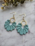 Wiszące kolczyki z tłoczeniami w kolorze turkusowym z gliny polimerowej 