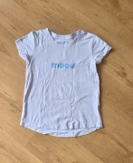 Damski T-shirt w lawendowym kolorze z krótkim rękawem – casualowy styl