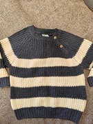 Wiązany, pasiasty sweter z guzikami na ramieniu 