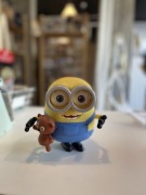 Zabawka interaktywna figurka Boba z serii "Minionki" z pluszowym misiem Tim