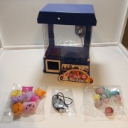 Zabawkowa maszyna do łapania zabawek. 