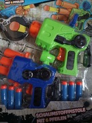 2 Pistolety na pianki nerf i 6 strzałek. Nieotwierane.