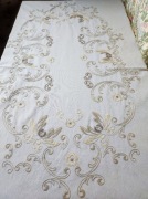 Ręcznie haftowany obrus 150x90