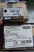 Górny samozamykacz GEZE TS 2000 NV BC z ramieniem nożycowym do drzwi 
