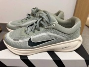 Nike Performance buty do biegania Comfiride 37,5