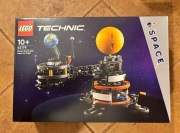Lego Technic #42179 Planeta Ziemia i Księżyc na orbicie
