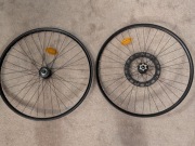 Koła komplet Btwin + Dynamo Shimano DH-UR705-3D