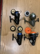 Zestaw kołowrotków , trzy z byłego NRD Polski Prexer 1101 oraz muchowy