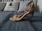 Cieliste beżowe sandały z paskiem na szpilce Zara rozmiar 38