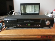 Magnetowid Philips z kablem Euro i pilotem uniwersalnym