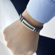 Bransoletka ze skóry z dodatkiem ze stali nierdzewnej