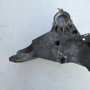 Łapa mocowanie wiskozy Audi A8D2 4.2 AQF 077121235A