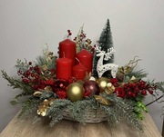 Stroik świąteczny adwentowy ze świecami